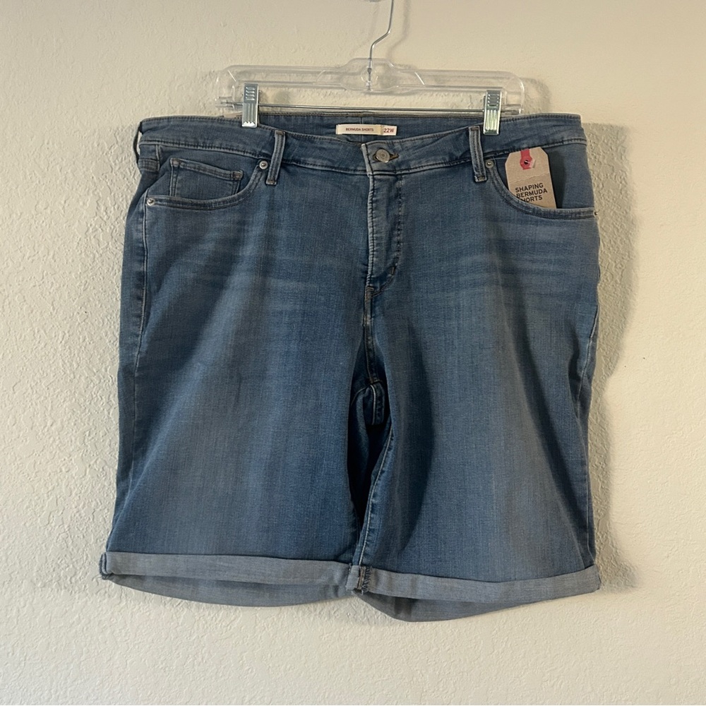 🌷Levi's Bermuda Shorts 22W